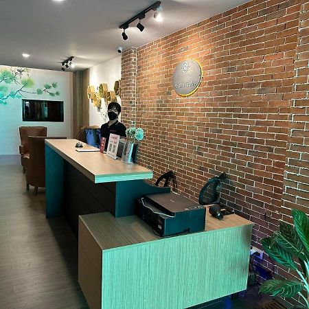 Aden Hotel マカティ エクステリア 写真