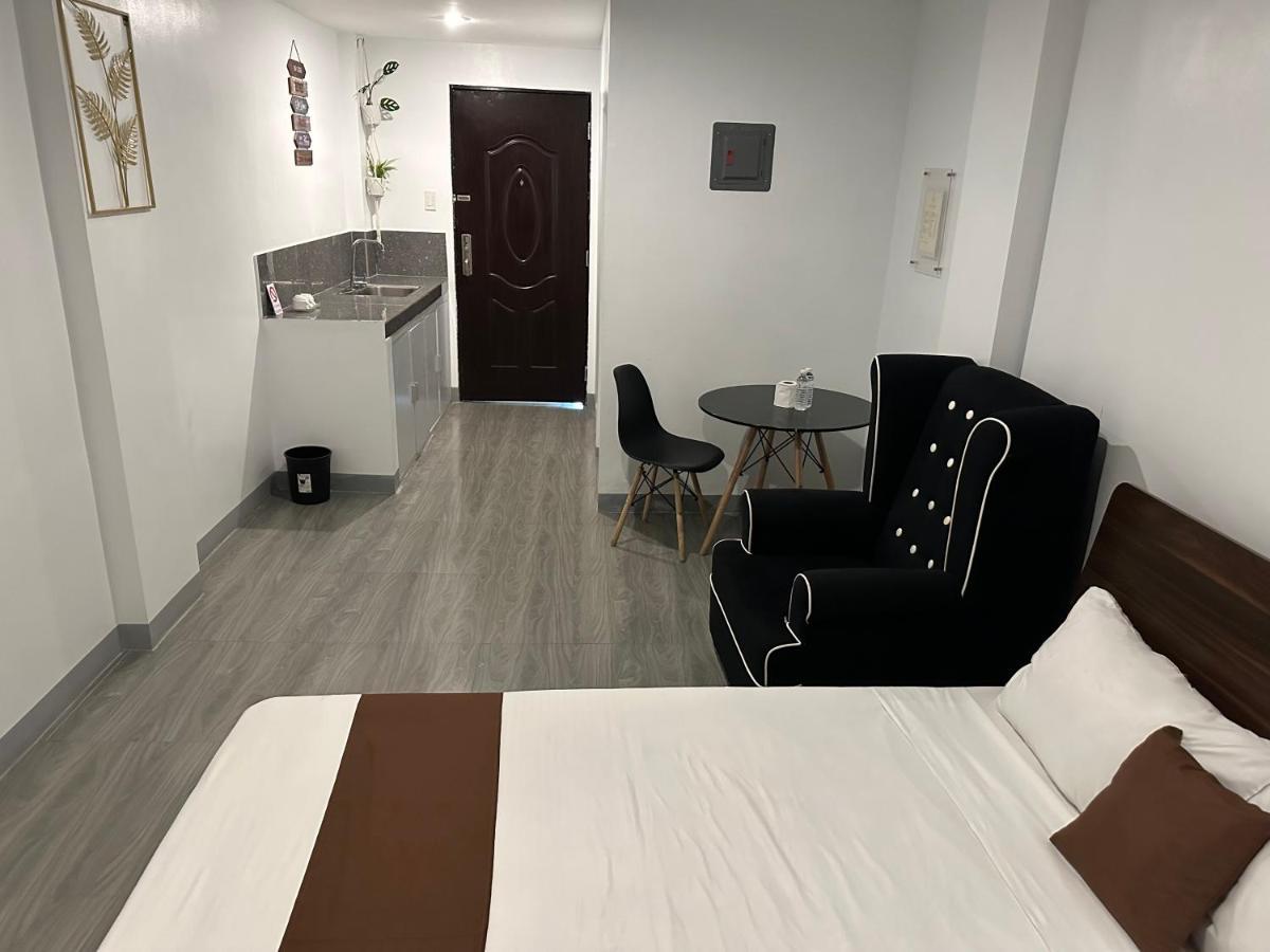 Aden Hotel マカティ エクステリア 写真