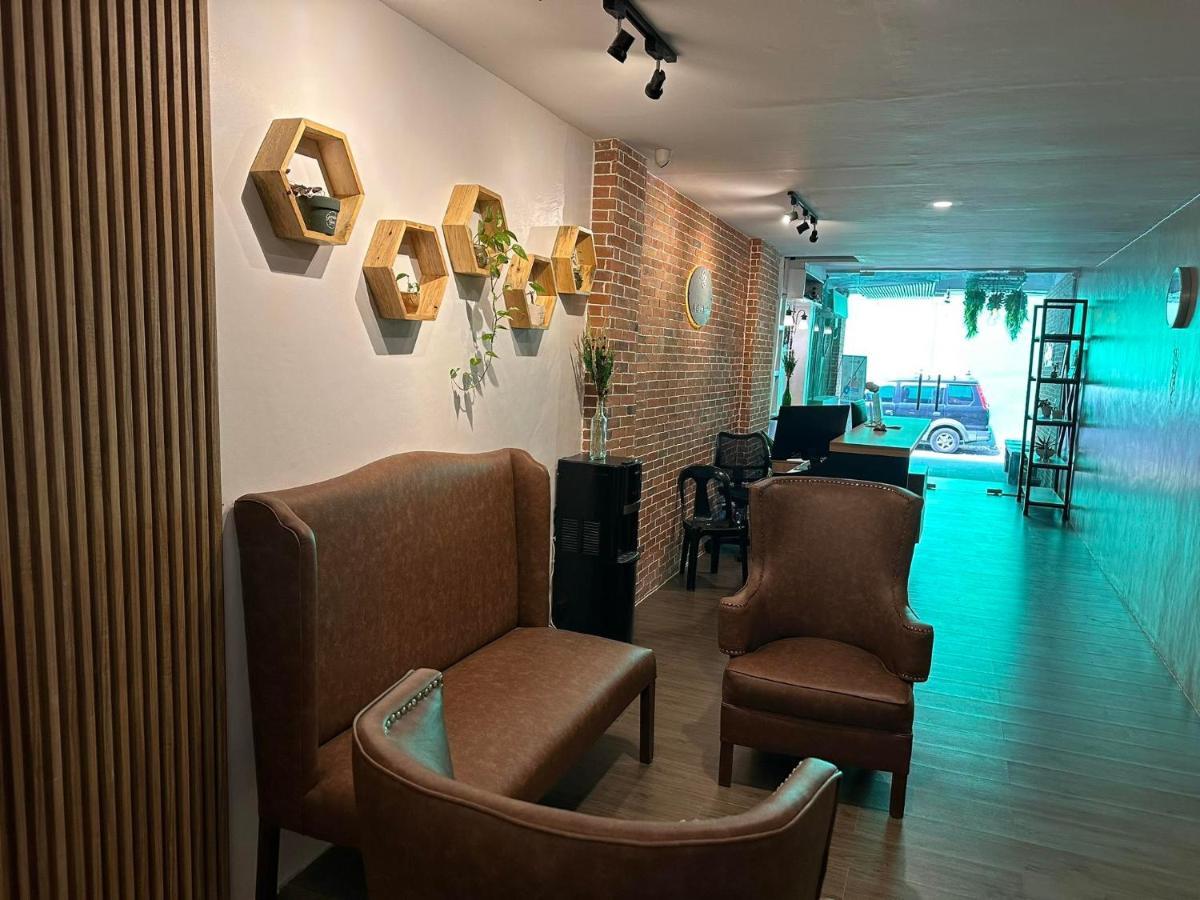 Aden Hotel マカティ エクステリア 写真