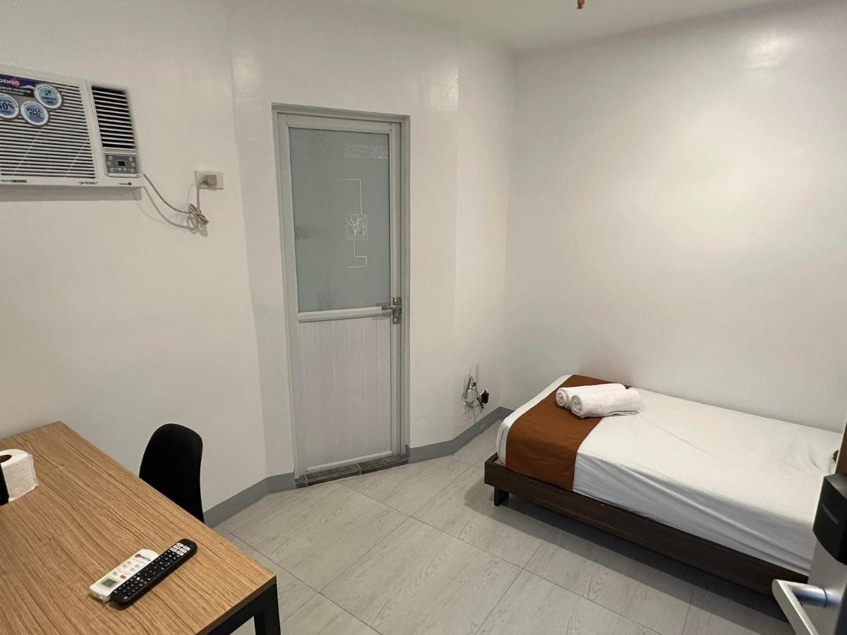 Aden Hotel マカティ エクステリア 写真
